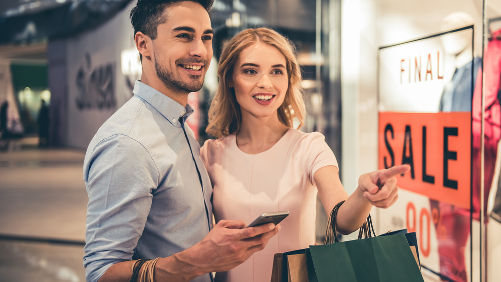 Couple shopping with Bluetooth LE