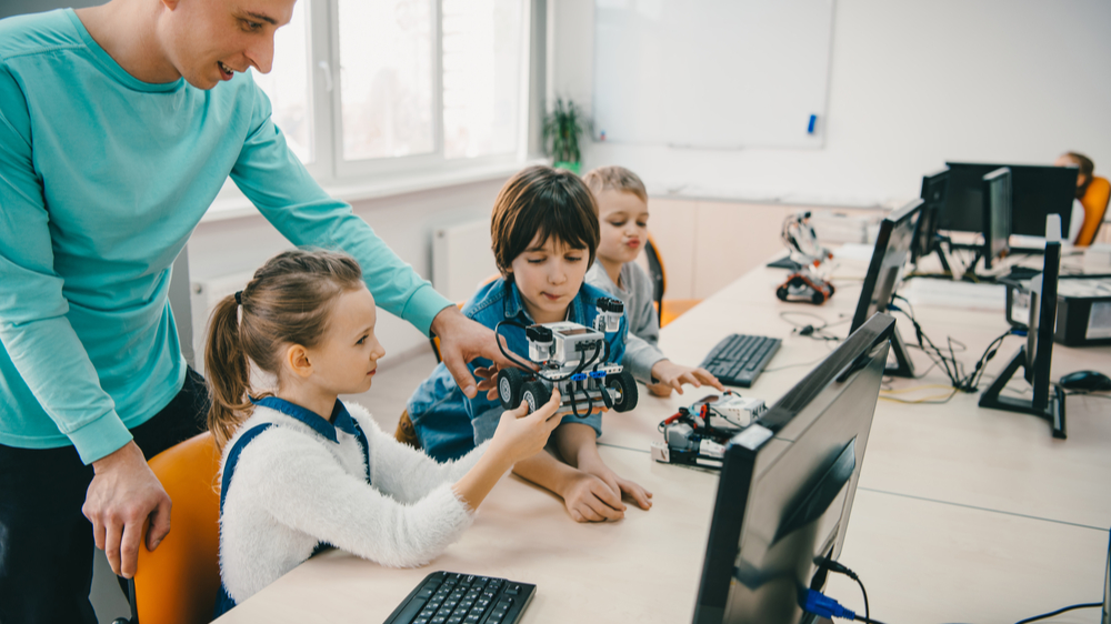 Kids learning steam skills in school